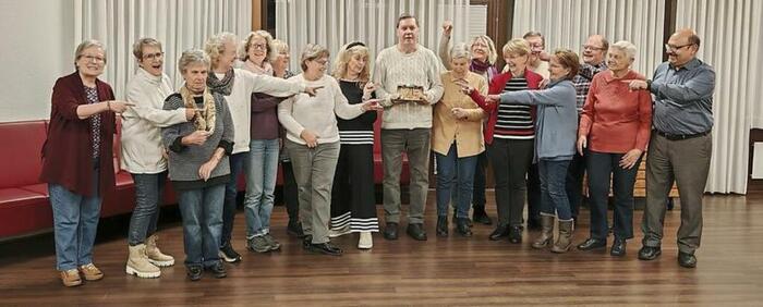 Thalia-Chor ehrt Heinz Marosch für 45-jährige Dirigententätigkeit. © privat